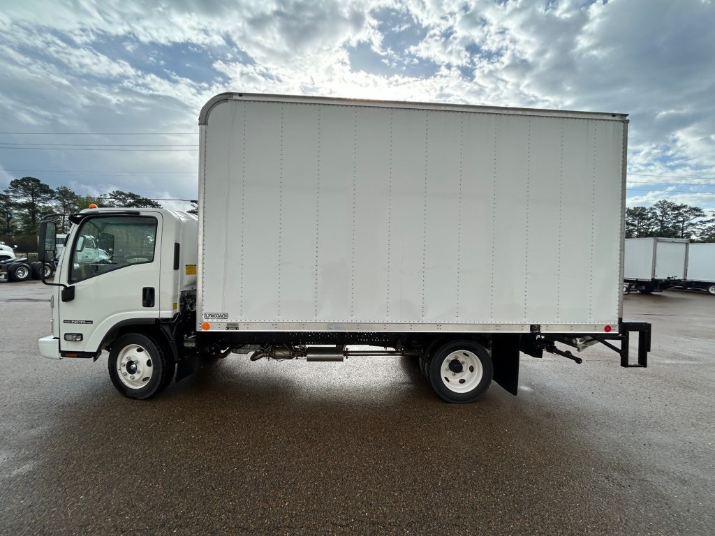 16' Box truck - 2024 ISUZU NPR HD + 6.6L V8 GAS BURNER + LYNCOACH