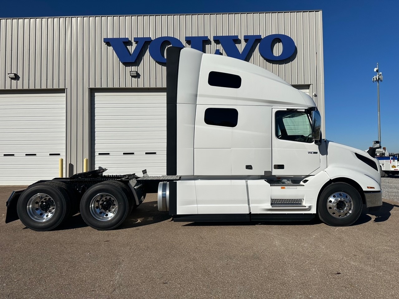 2024 VOLVO VNL 760 RN663934 LAST 2024 YEAR MODEL 760 Old River