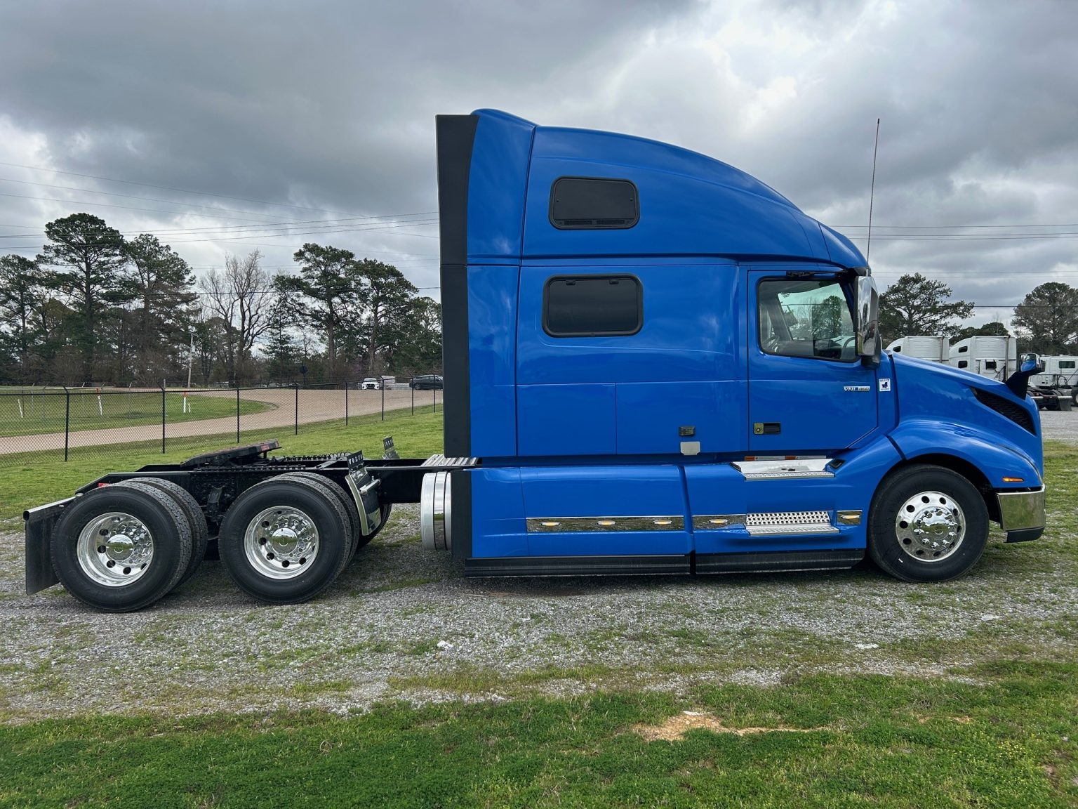 2025 VOLVO VNL64T860 V/N SN668307 2 of these available Old River