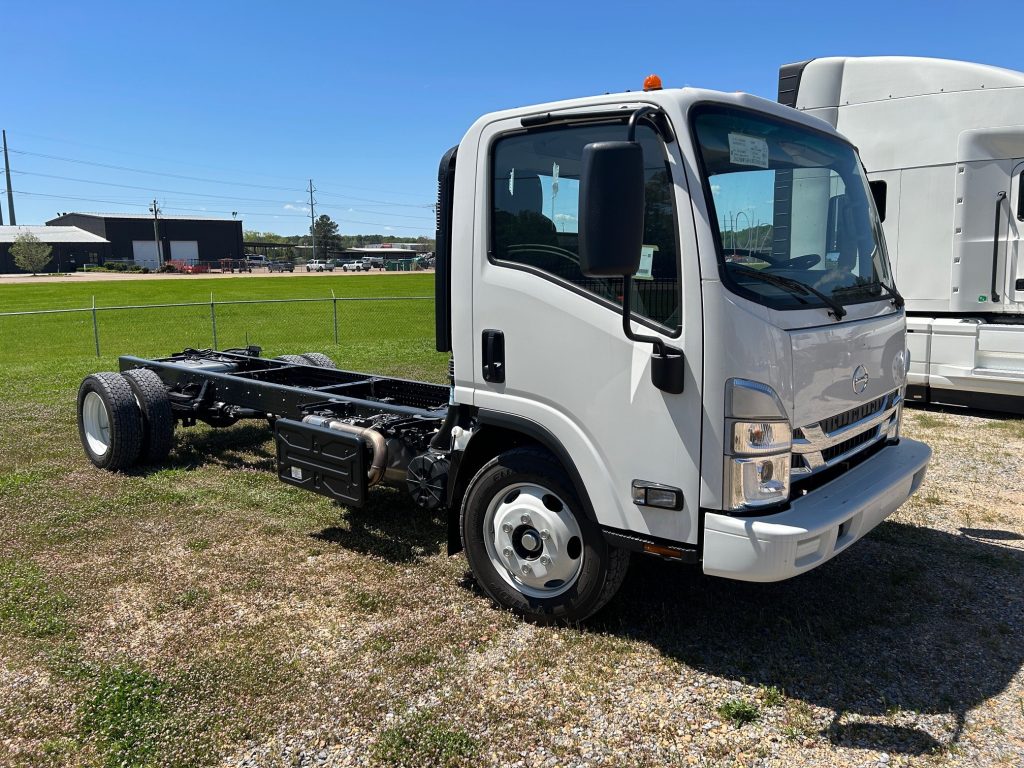 2024 HINO S5 1R7305199 19,500 GVWR. 176' Wheelbase cab & chassis 18'-20 ...