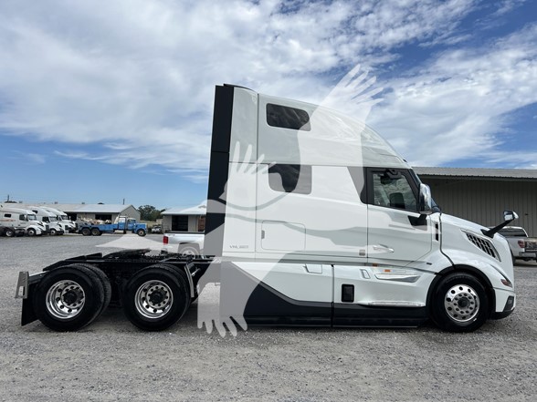 2025 VOLVO VNL64T860 - image 5 of 6