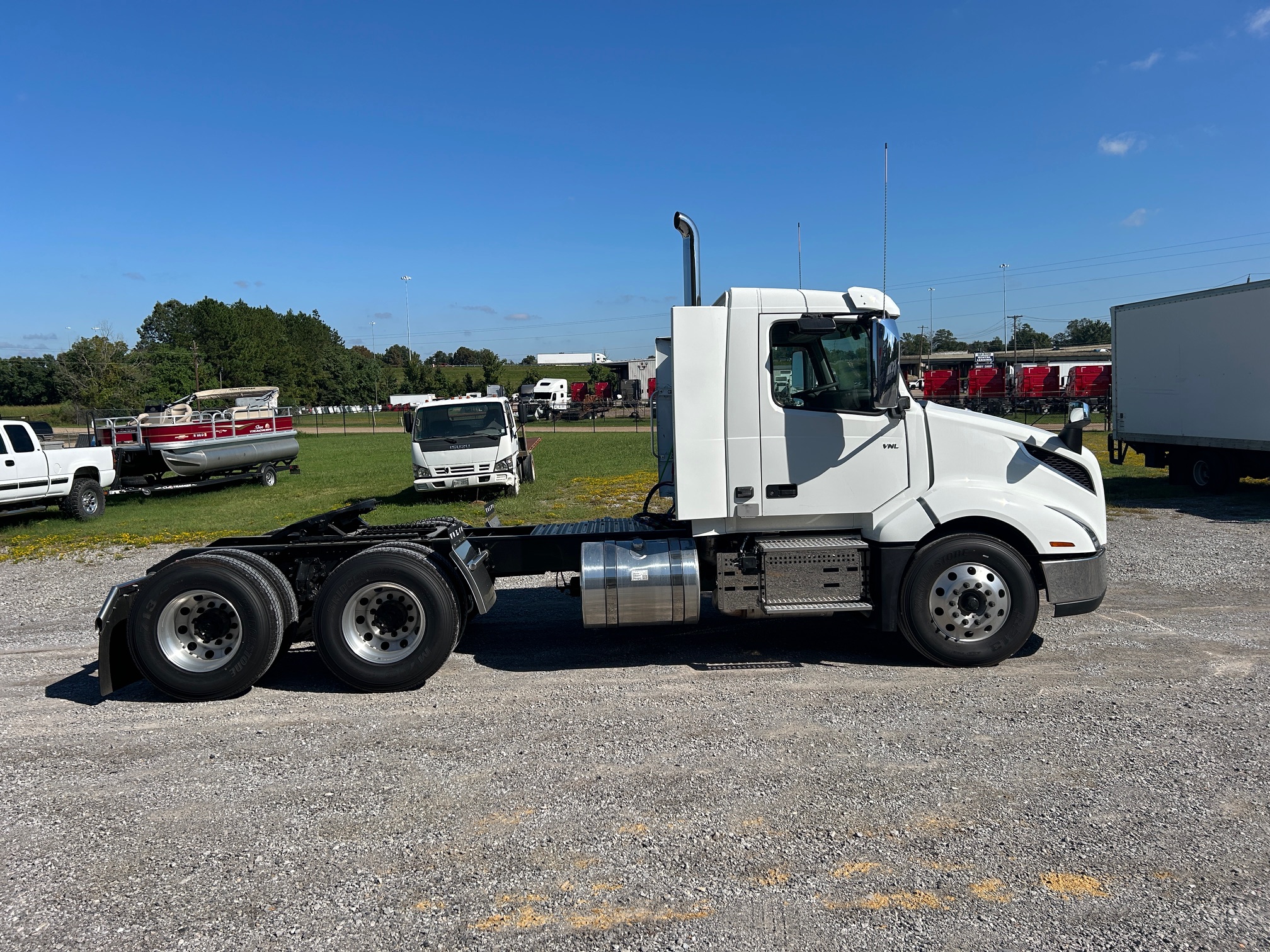 2025 Volvo VNL 300 SN685389 Fuel Hauler spec - image 3 of 6