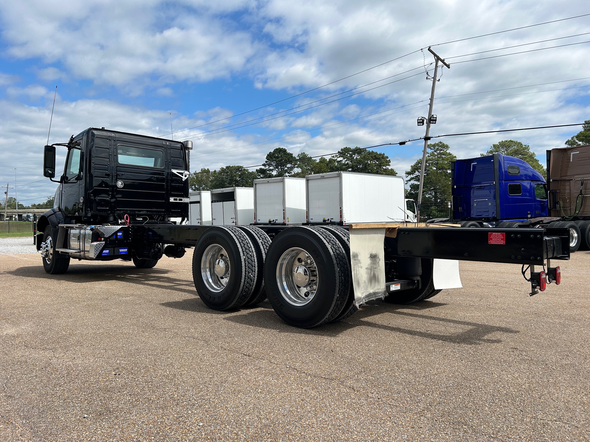 2025 Volvo VNX 300 SN688757 Century Roll-back 28' 20 Series Carrier - image 5 of 6