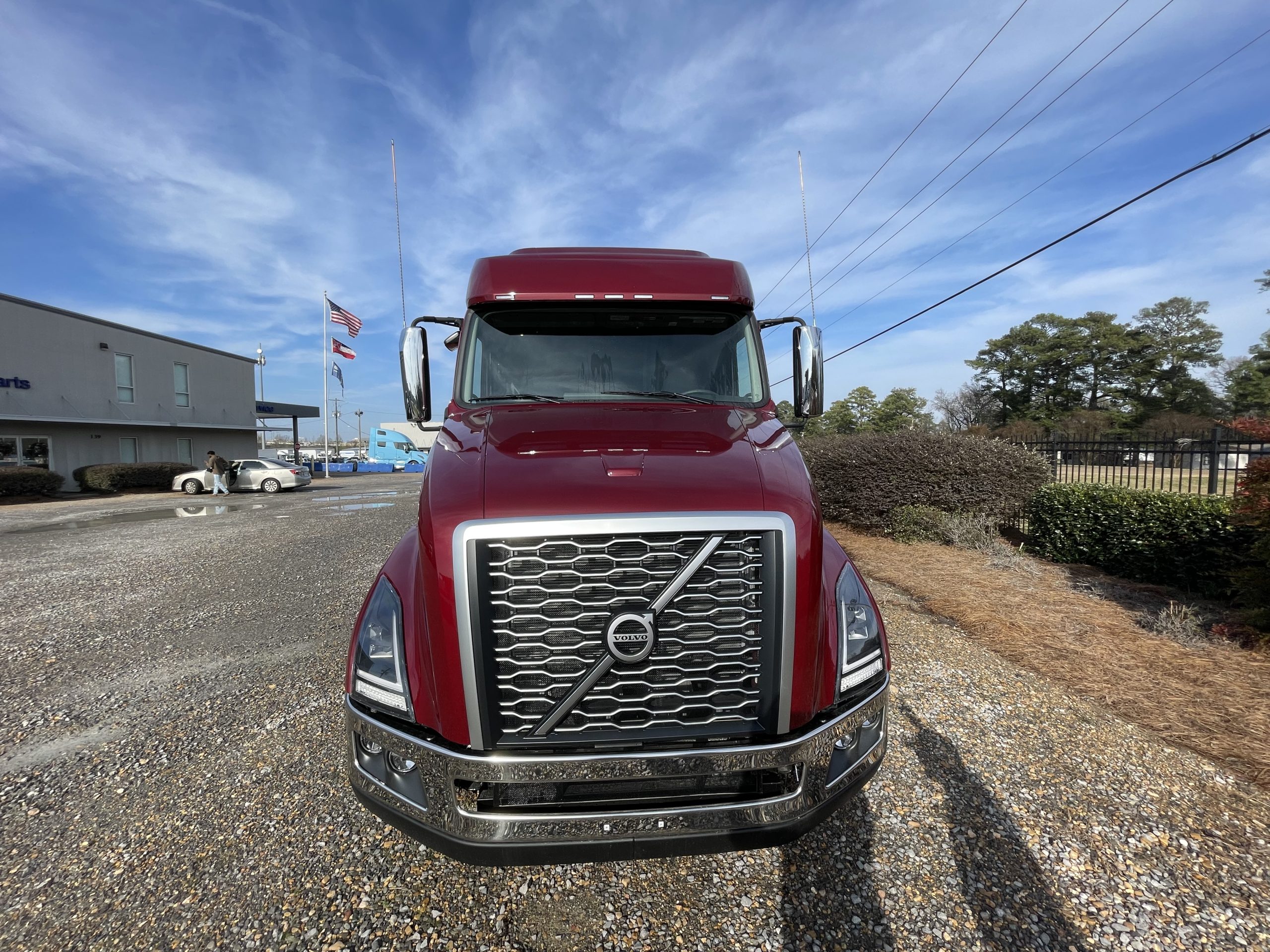 2025 VOLVO VNL64T740 SN691718 - image 4 of 6