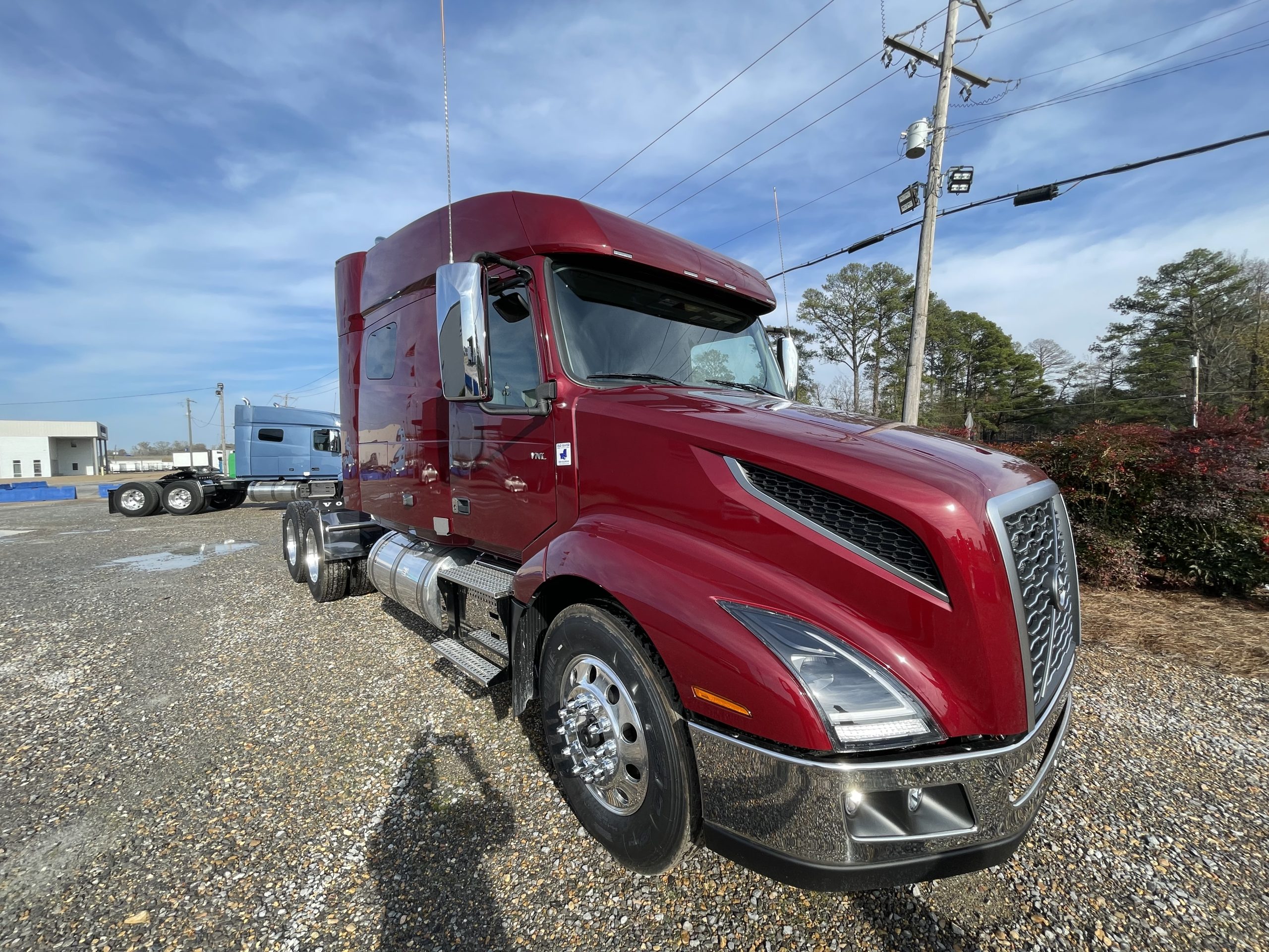 2025 VOLVO VNL64T740 SN691718 - image 2 of 6