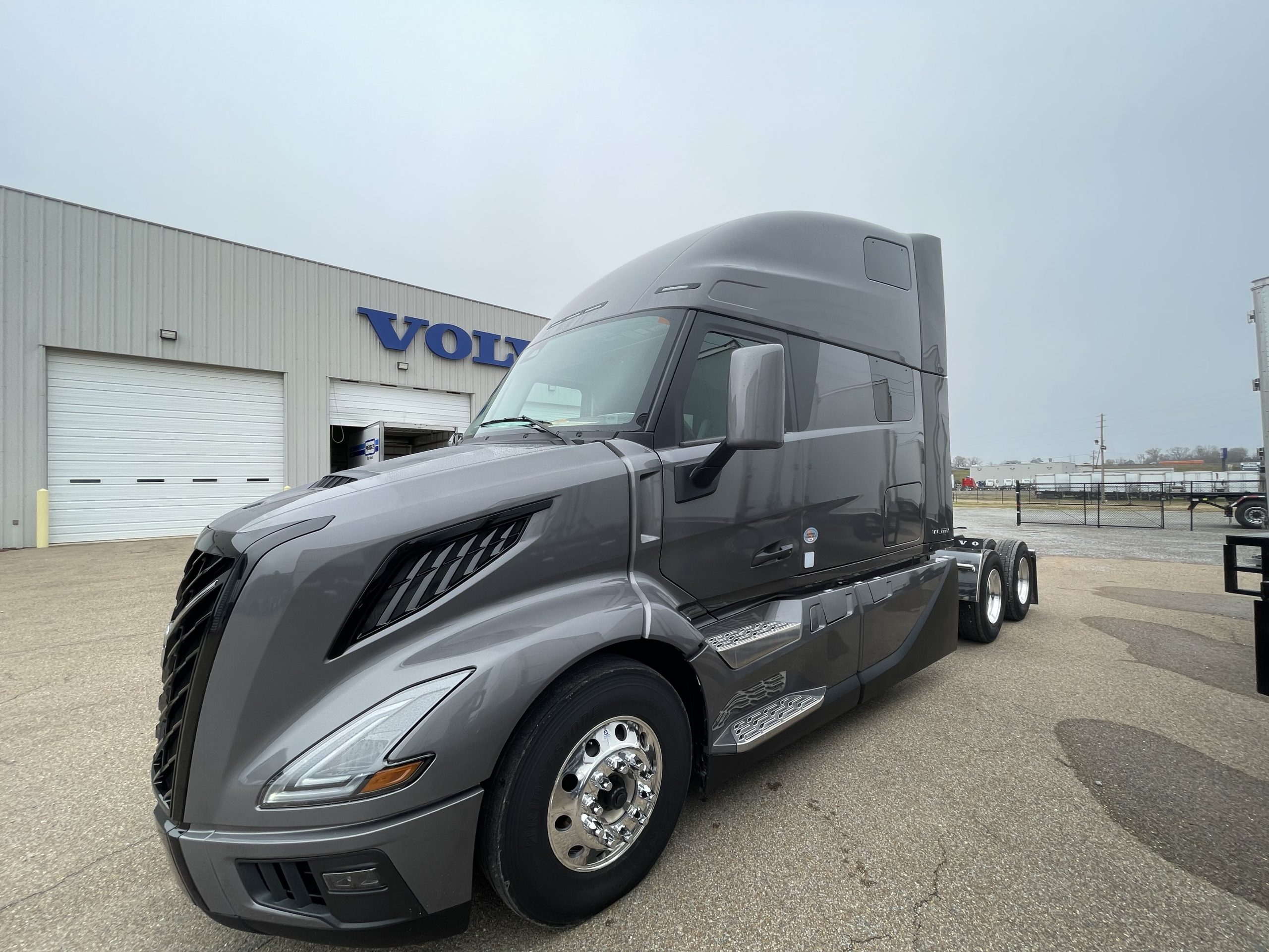 2025 VOLVO VNL 860 EDGE BLACK N689513 - image 5 of 6