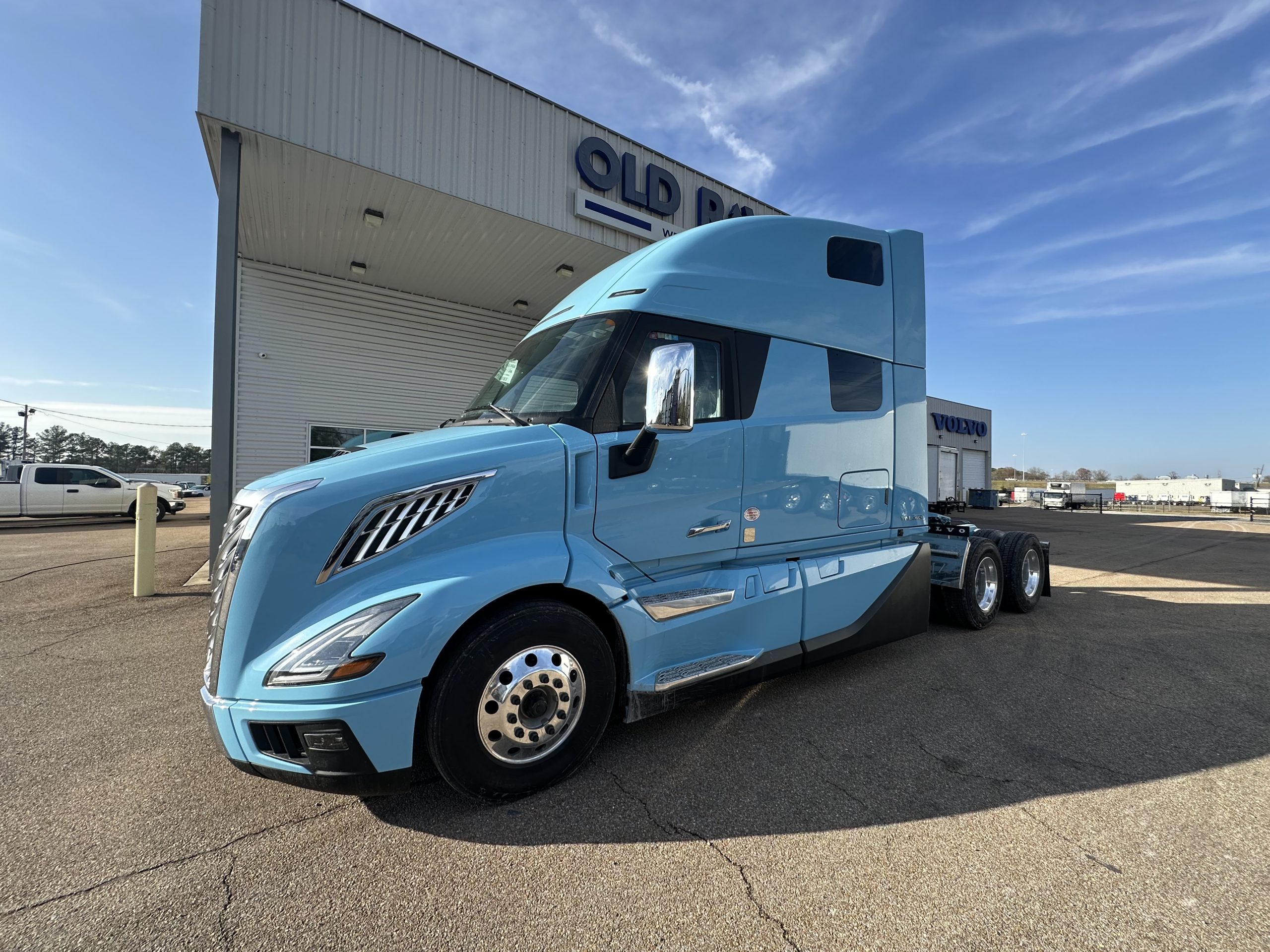 2025 VOLVO VNL 860 ULTIMATE TRIM N689512 - image 1 of 6