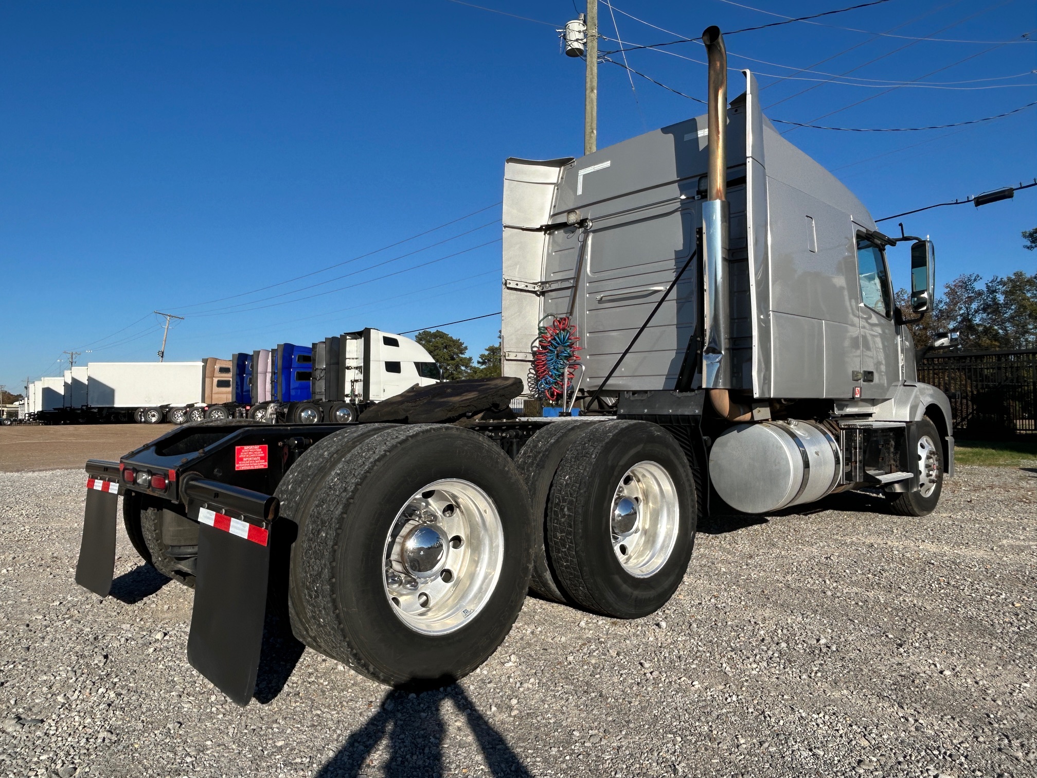 2018 Volvo VNL 630 4V4NC9EH8JN893351 720,704 MI. - image 5 of 6