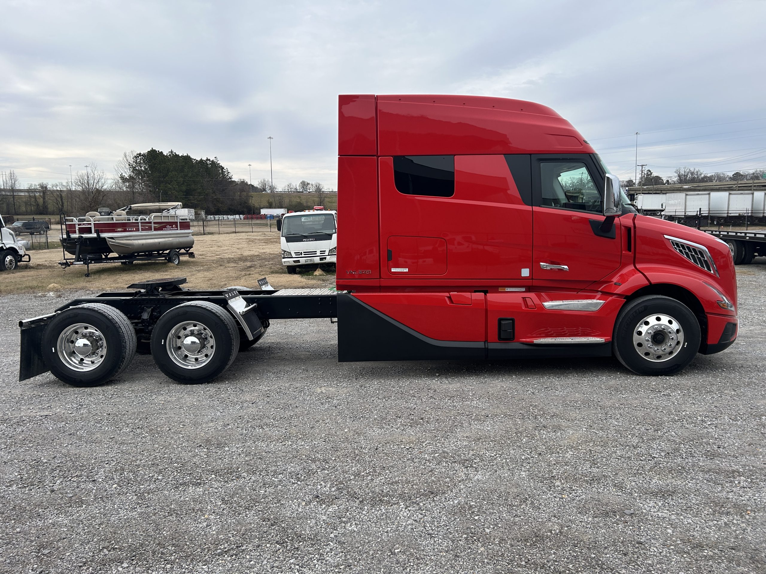 2025 VOLVO VNL 840 ULTIMATE SN692932 - image 4 of 6