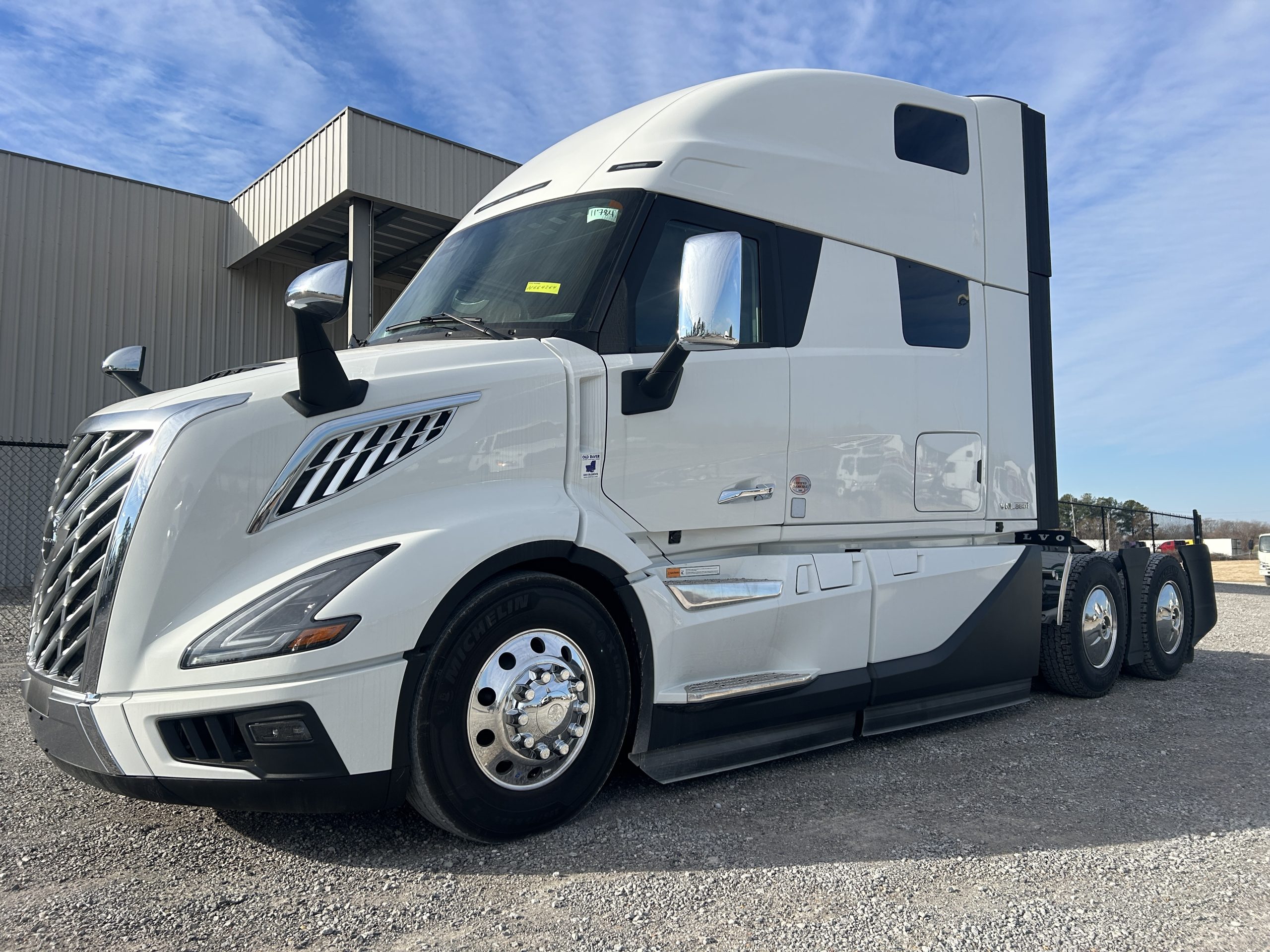 2025 Volvo VNL 860 Ultimate SN664264 - image 1 of 6