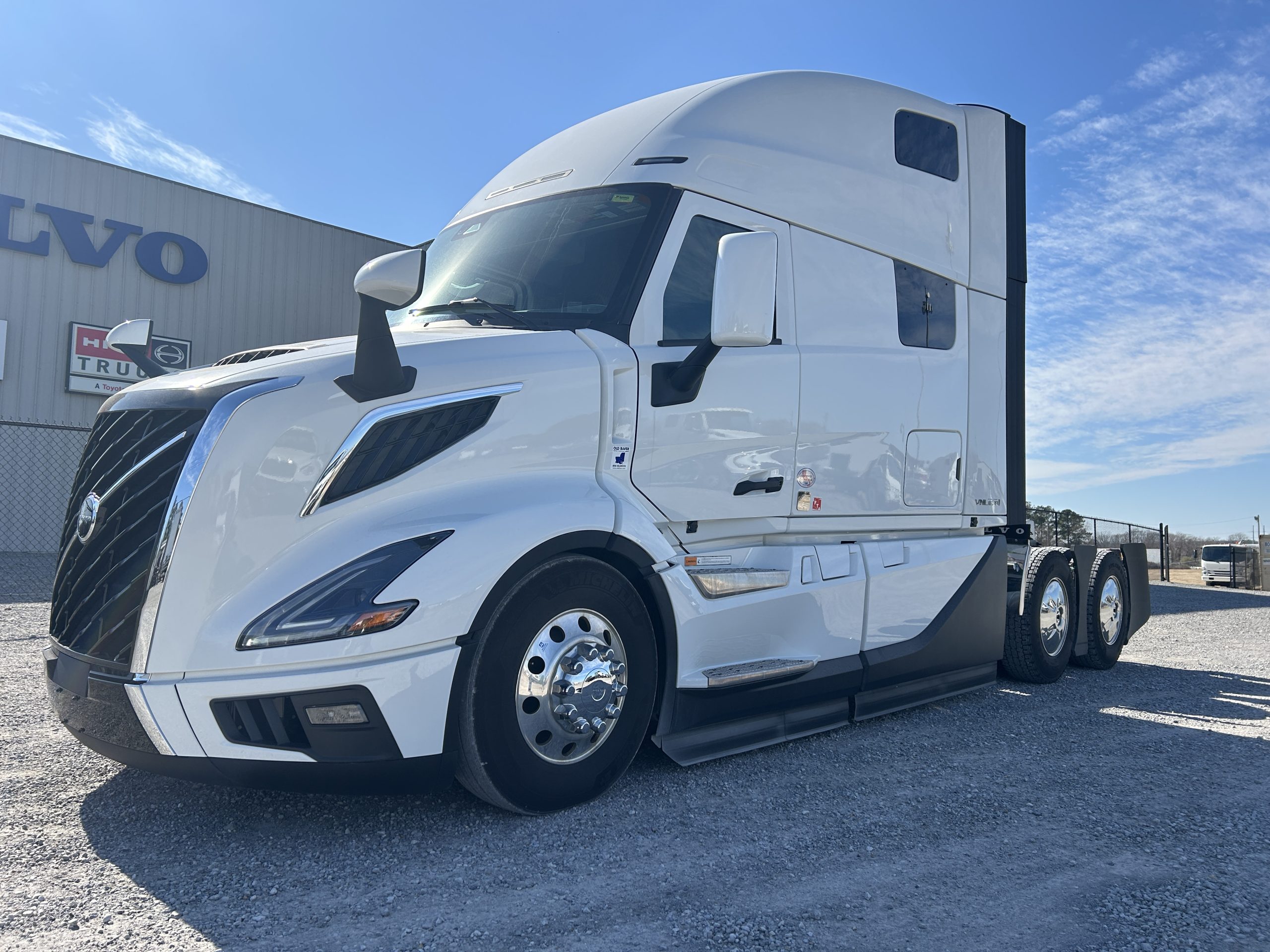 2025 Volvo VNL 860 Edge SN664303 - image 1 of 6