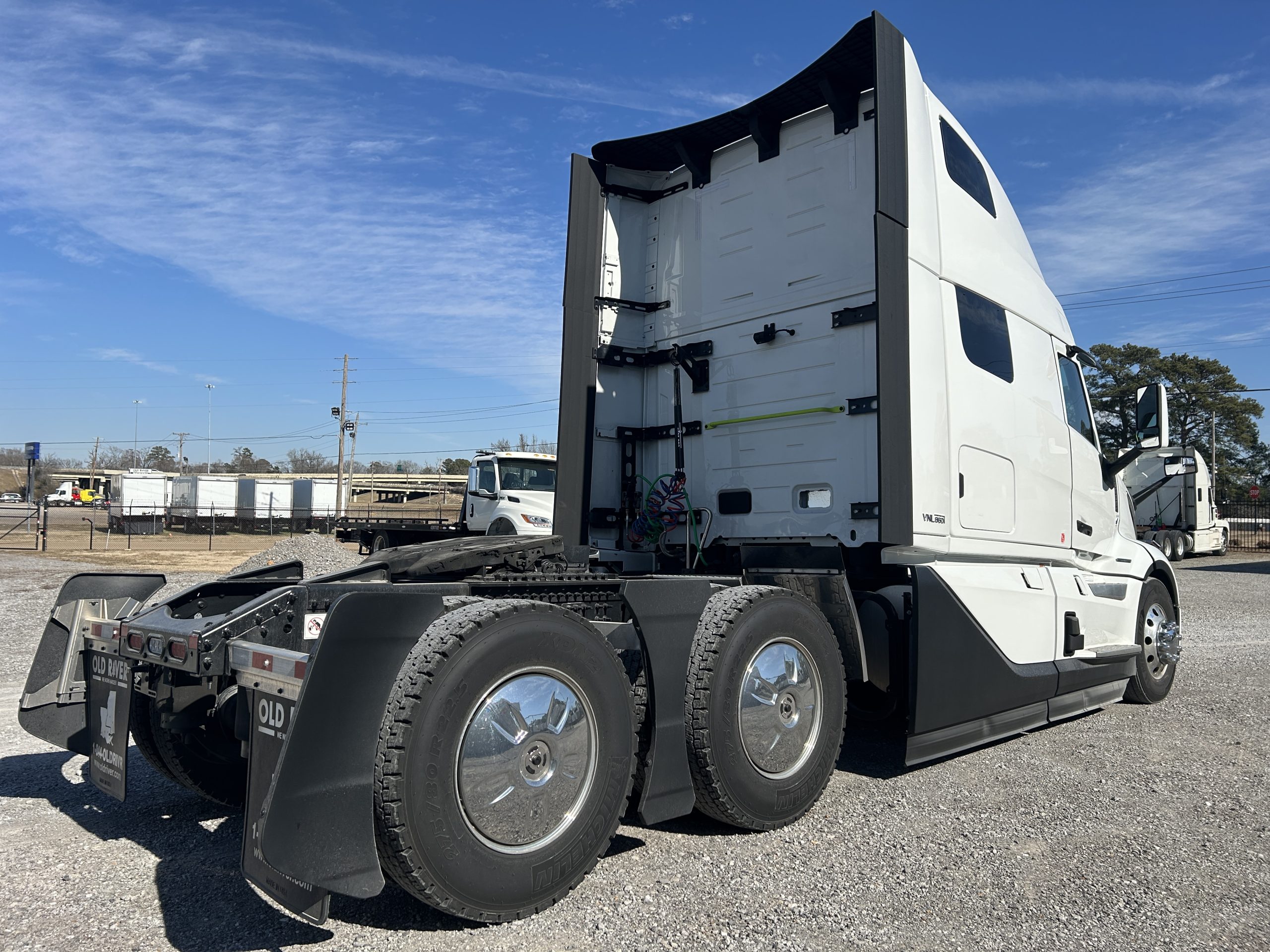 2025 Volvo VNL 860 Edge SN664303 - image 6 of 6