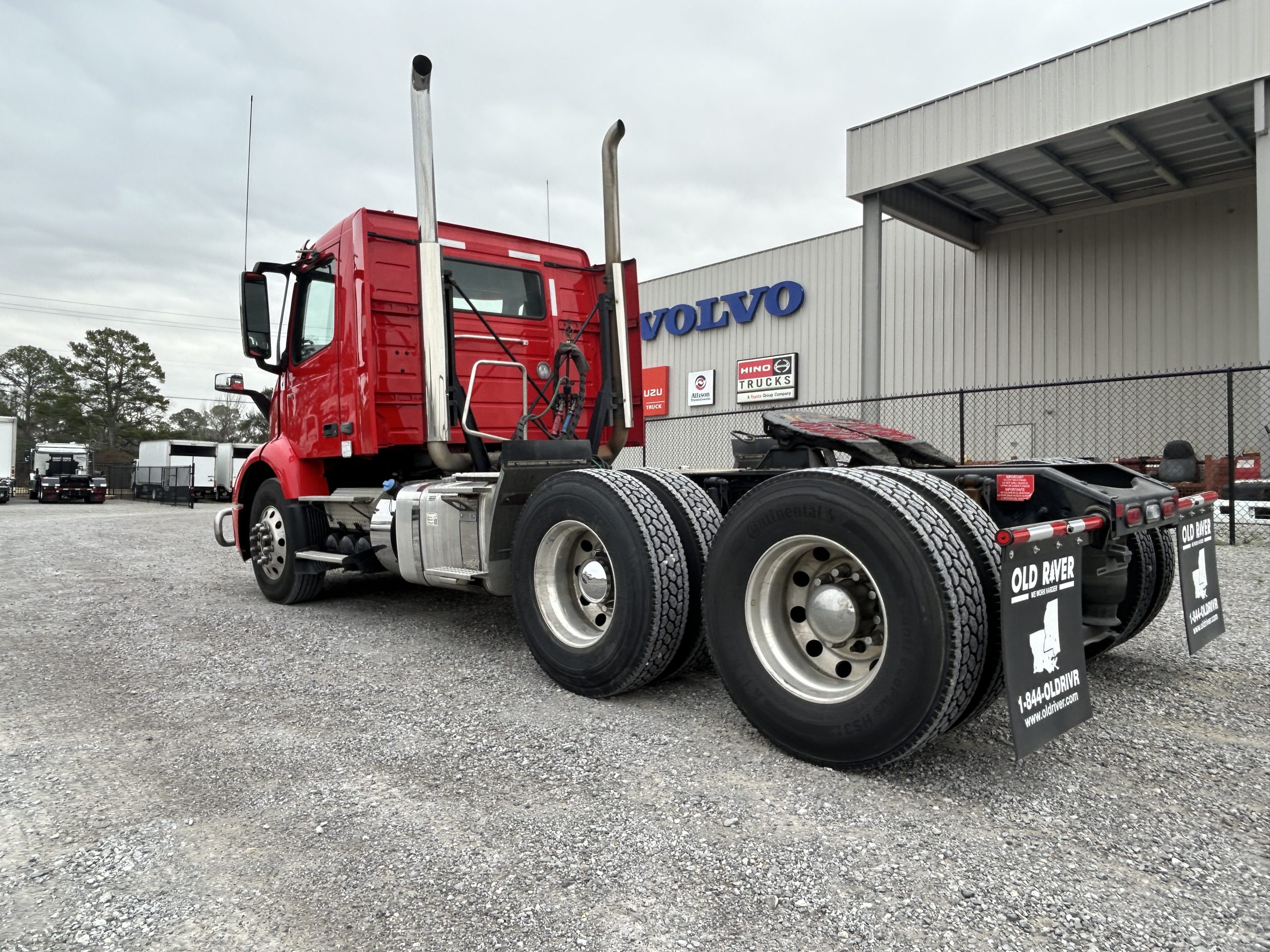 2020 Volvo VNR 300 LN270274 Fuel Hauler spec 400K mi. - image 5 of 6