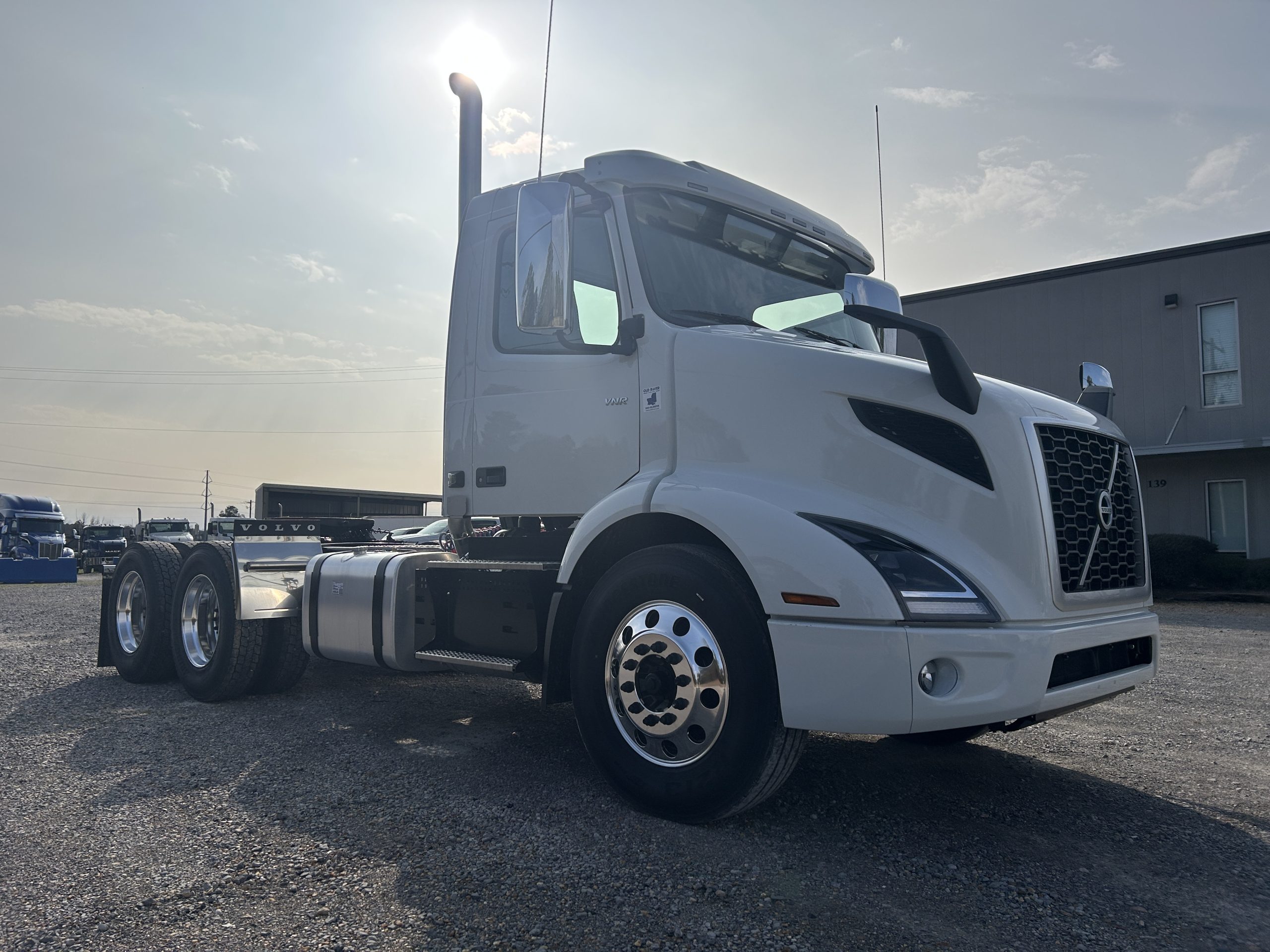 2026 Volvo VNR 300 Day Cabs - Fleet of 5 Available - image 2 of 6