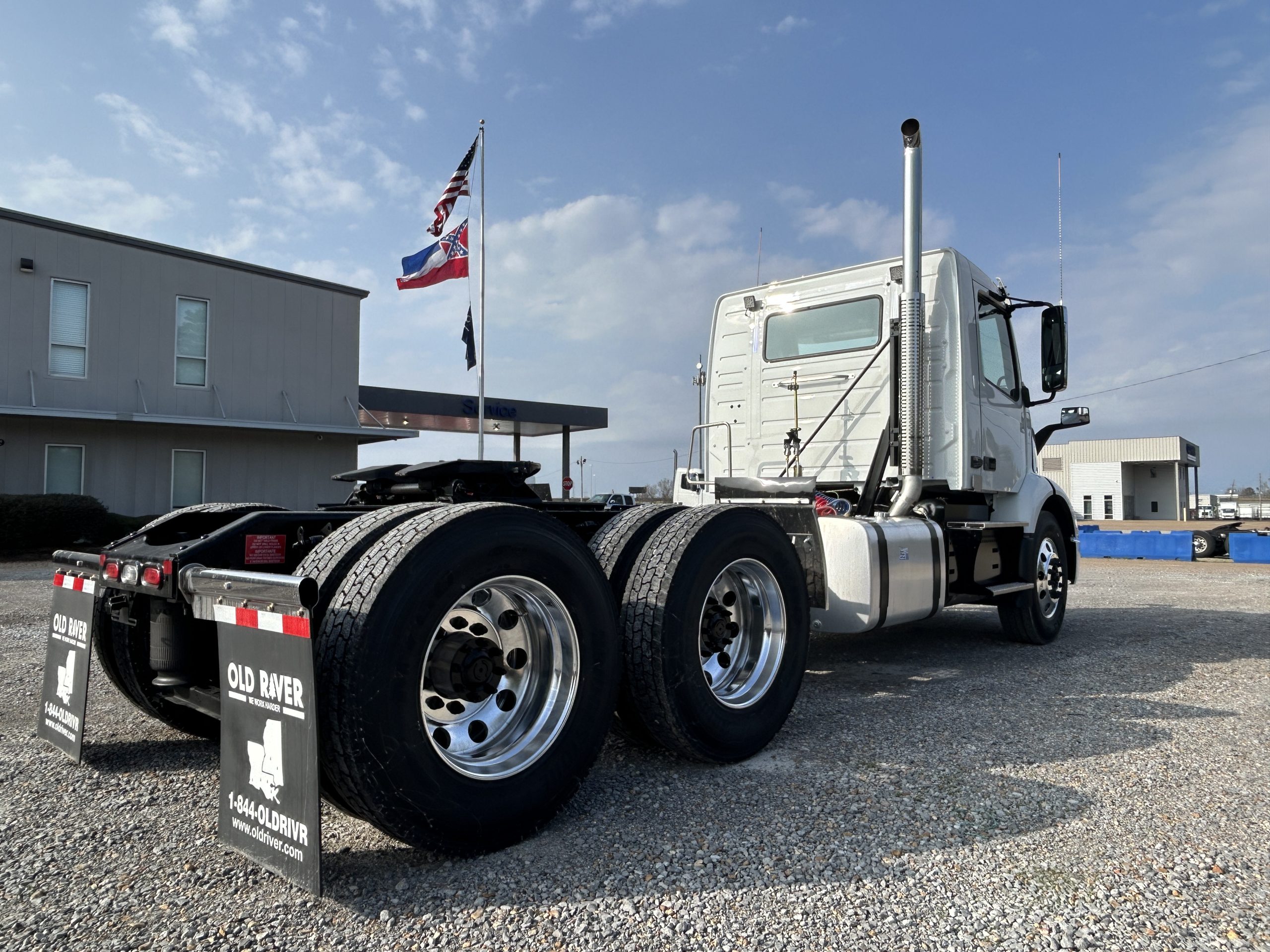 2026 Volvo VNR 300 Day Cabs - Fleet of 5 Available - image 6 of 6