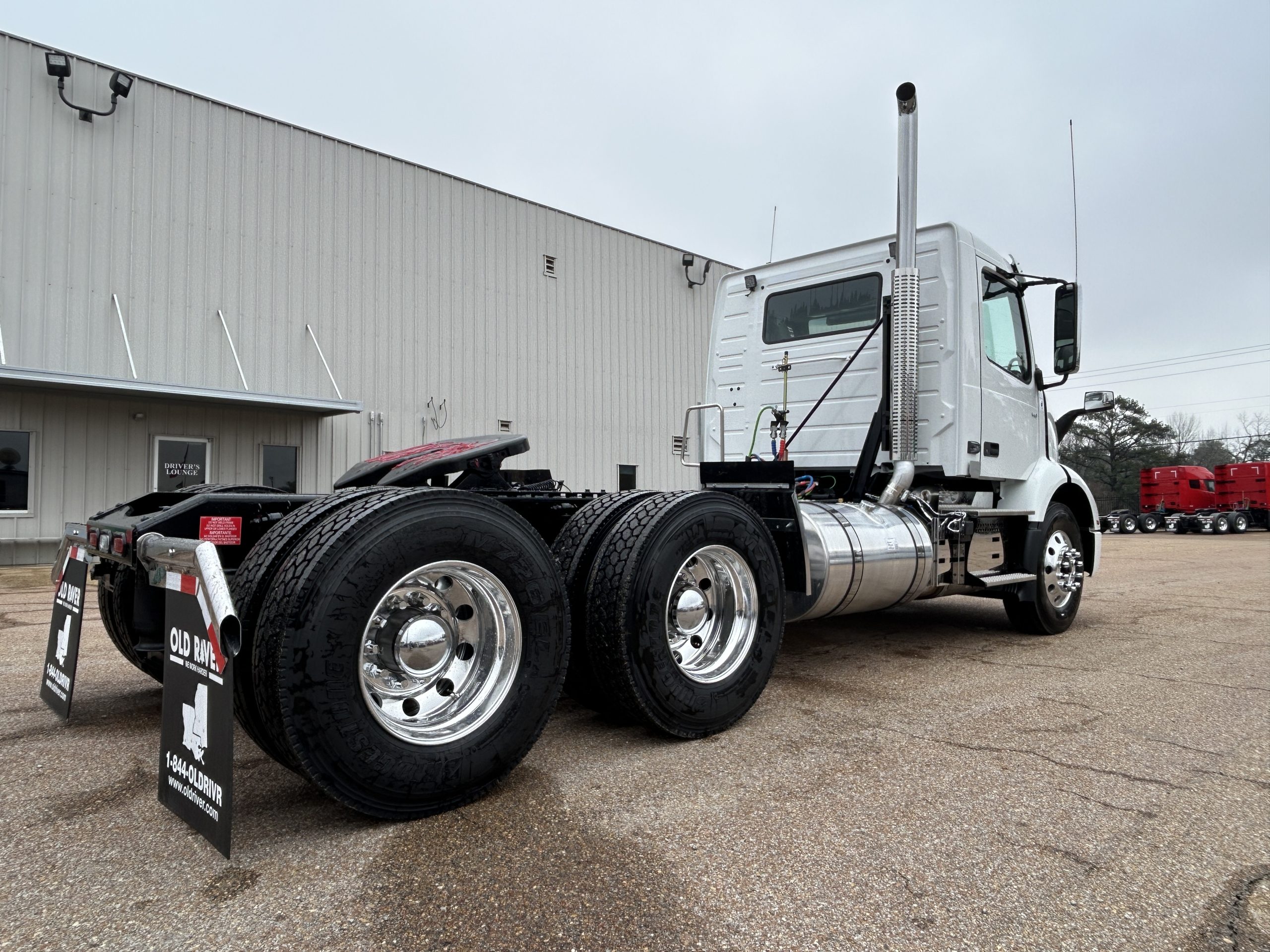 2026 Volvo VNR 300 Day Cabs - Fleet of 5 Available - image 6 of 6