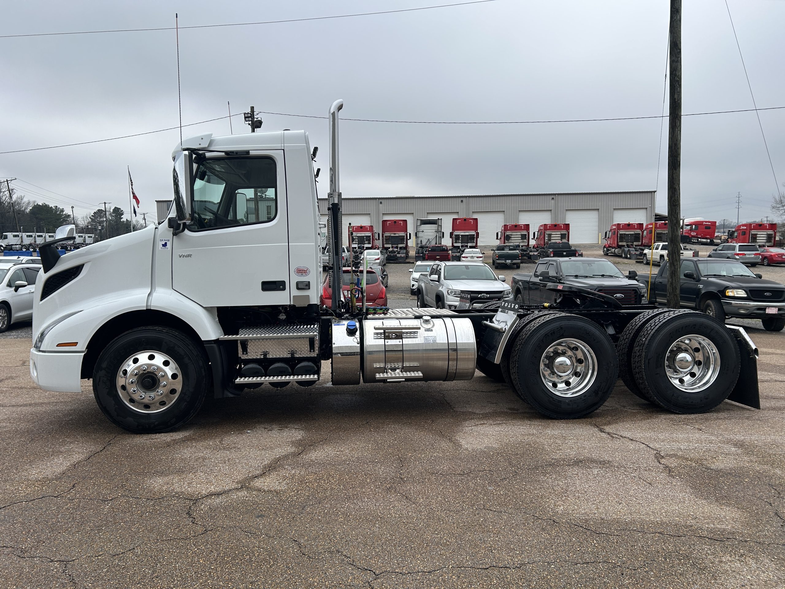 2026 Volvo VNR 300 Day Cabs - Fleet of 5 Available - image 5 of 6