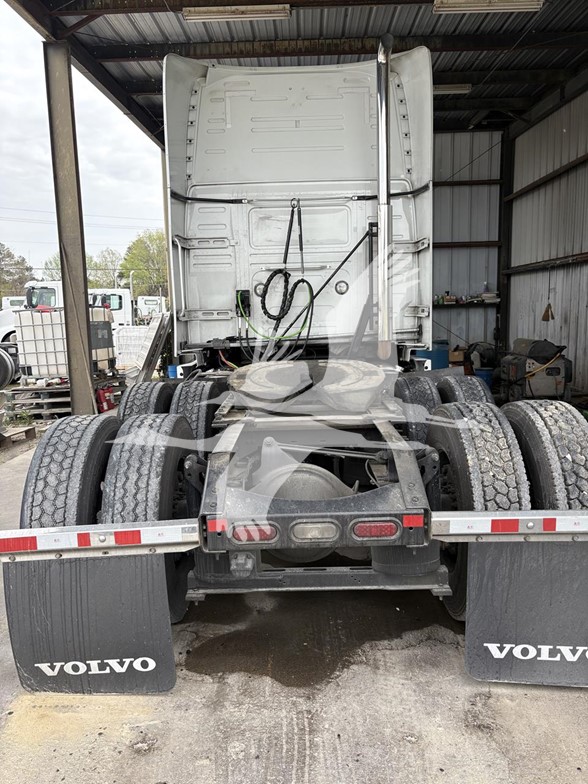 2021 VOLVO VNL64T760 - image 5 of 6