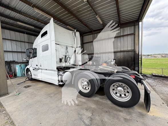2021 VOLVO VNL64T760 - image 6 of 6