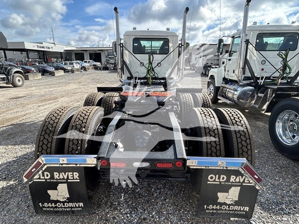 2026 MACK PINNACLE 64T - image 4 of 6