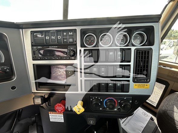 2026 MACK PINNACLE 64T - image 3 of 6