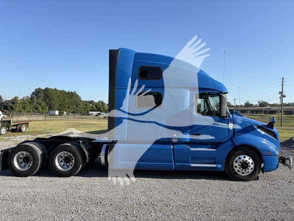 2023 VOLVO VNL64T860 - image 4 of 6