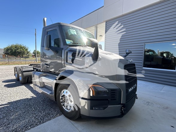 2026 MACK PIONEER 64T 10015237036 2026 MACK PIONEER 64T 10015237036