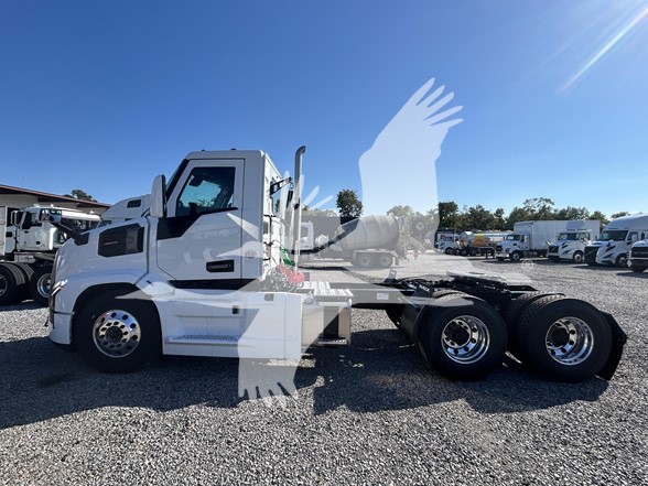 2026 MACK PIONEER 64T 2026 MACK PIONEER 64T - image 2 of 6