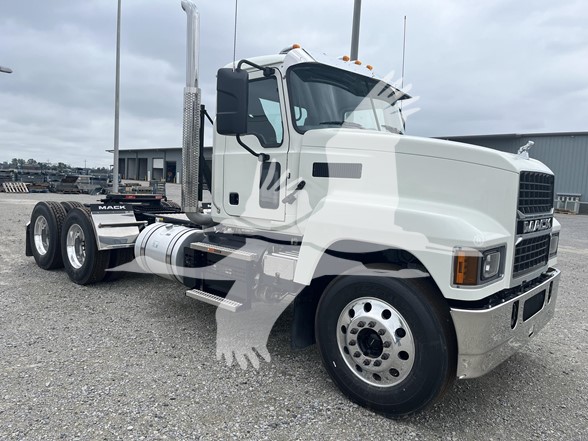 2026 MACK PINNACLE 64T - image 3 of 6