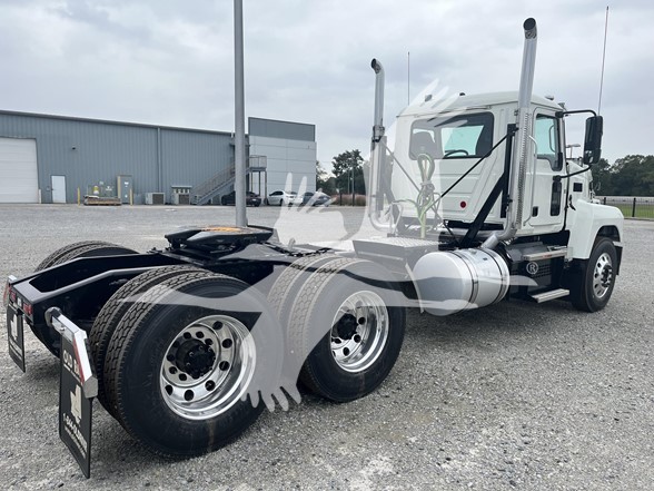 2026 MACK PINNACLE 64T - image 4 of 6