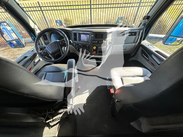 2023 PETERBILT 579 10025040335 2023 PETERBILT 579 10025040335