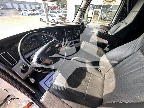 2023 FREIGHTLINER CASCADIA 126 10025050704 2023 FREIGHTLINER CASCADIA 126 10025050704