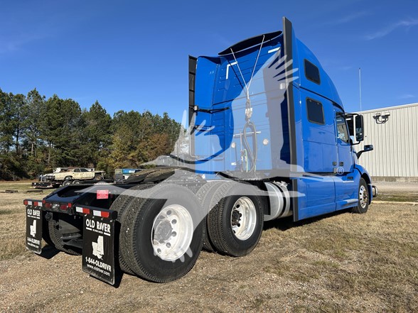 2023 VOLVO VNL64T860 2023 VOLVO VNL64T860 - image 5 of 6