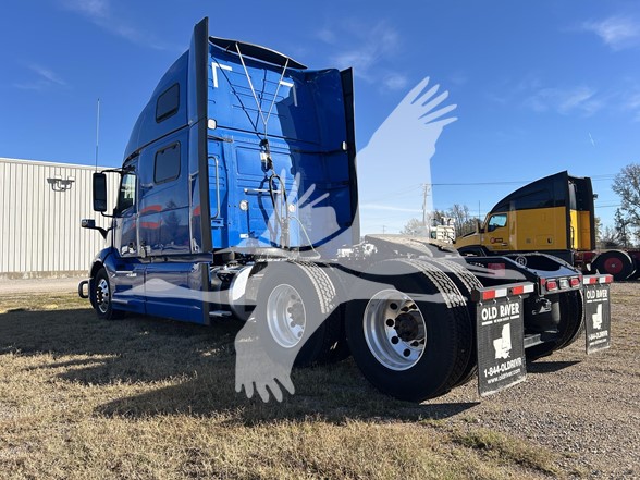 2023 VOLVO VNL64T860 2023 VOLVO VNL64T860 - image 6 of 6