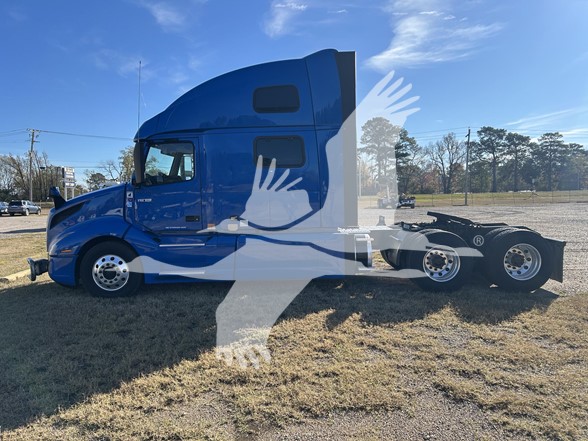 2023 VOLVO VNL64T860 2023 VOLVO VNL64T860 - image 4 of 6