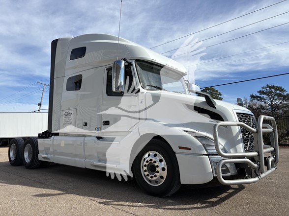 2023 VOLVO VNL64T760 2023 VOLVO VNL64T760 - image 3 of 6