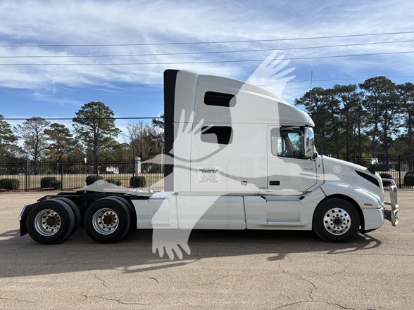 2023 VOLVO VNL64T760 2023 VOLVO VNL64T760 - image 4 of 6
