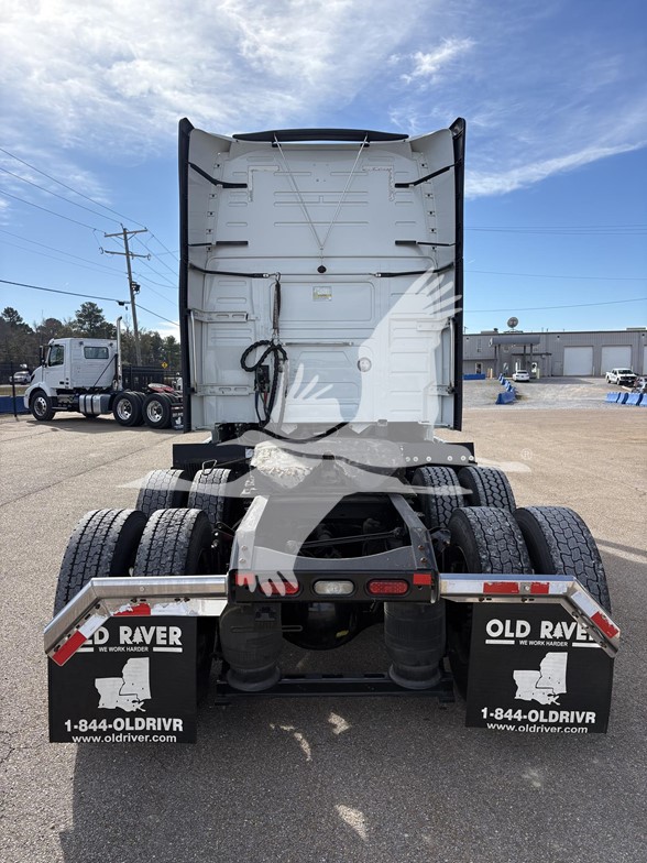 2023 VOLVO VNL64T760 2023 VOLVO VNL64T760 - image 6 of 6