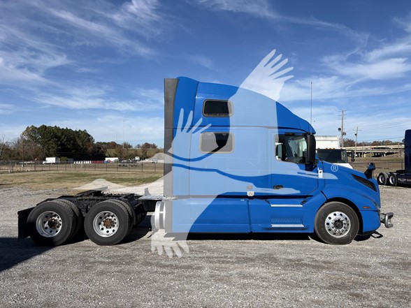 2023 VOLVO VNL64T860 2023 VOLVO VNL64T860 - image 4 of 6