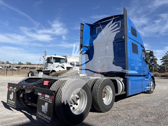 2023 VOLVO VNL64T860 2023 VOLVO VNL64T860 - image 5 of 6