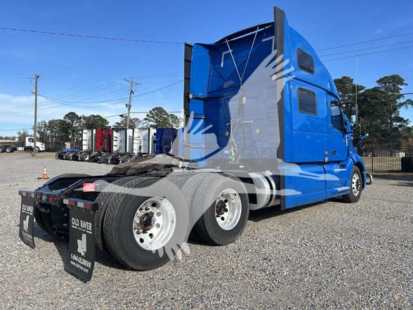 2023 VOLVO VNL64T860 2023 VOLVO VNL64T860 - image 4 of 6