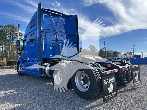 2023 VOLVO VNL64T860 2023 VOLVO VNL64T860 - image 3 of 6
