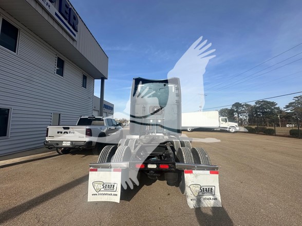 2023 PETERBILT 579 2023 PETERBILT 579 - image 5 of 6