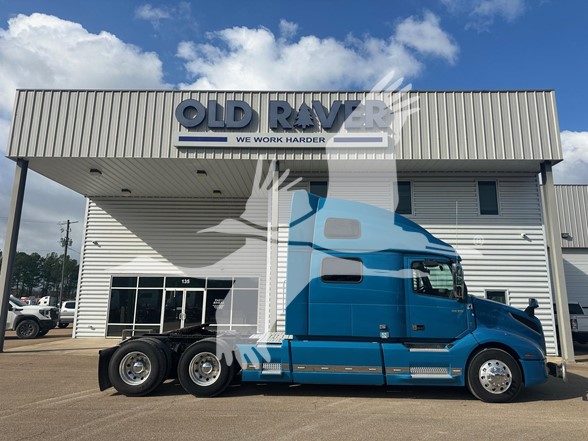 2022 VOLVO VNL64T860 2022 VOLVO VNL64T860 - image 1 of 6