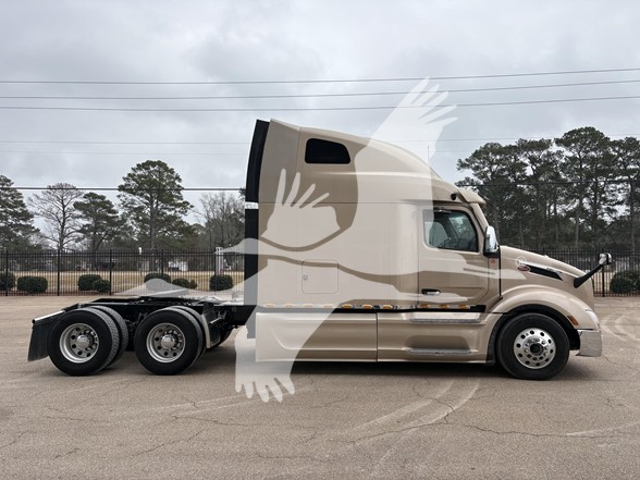 2023 PETERBILT 579 2023 PETERBILT 579 - image 4 of 6