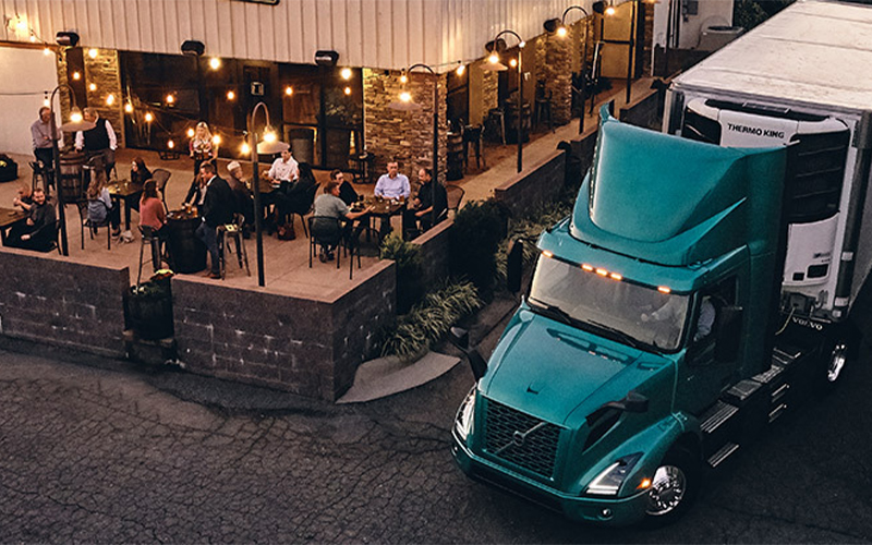 Volvo Trucks 4x2 Straight Truck Volvo Trucks 4x2 Straight Truck - image 4 of 4