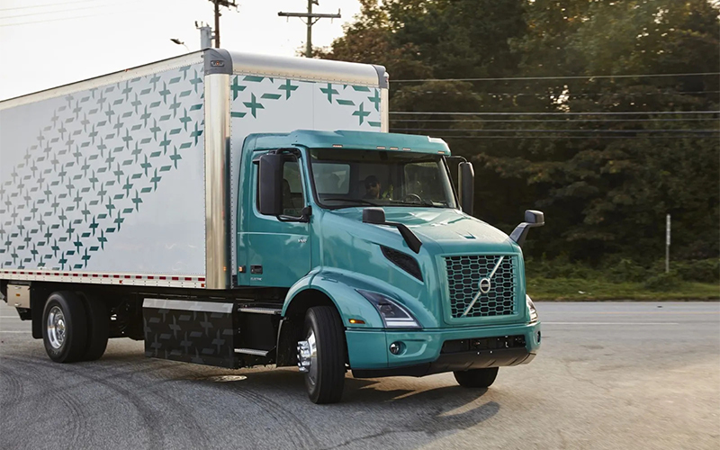 Volvo Trucks 6x4 Tractor Volvo Trucks 6x4 Tractor - image 2 of 4