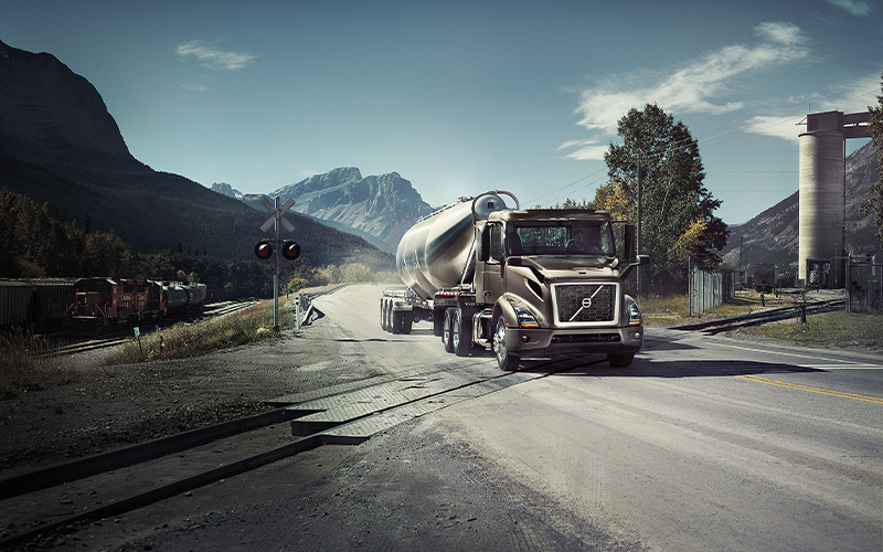 Volvo Trucks VNR 300 Volvo Trucks VNR 300 - image 4 of 4