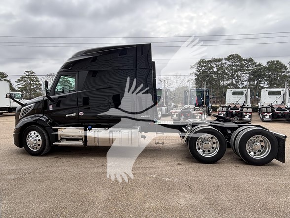2027 VOLVO VNL64T840 2027 VOLVO VNL64T840 - image 3 of 6