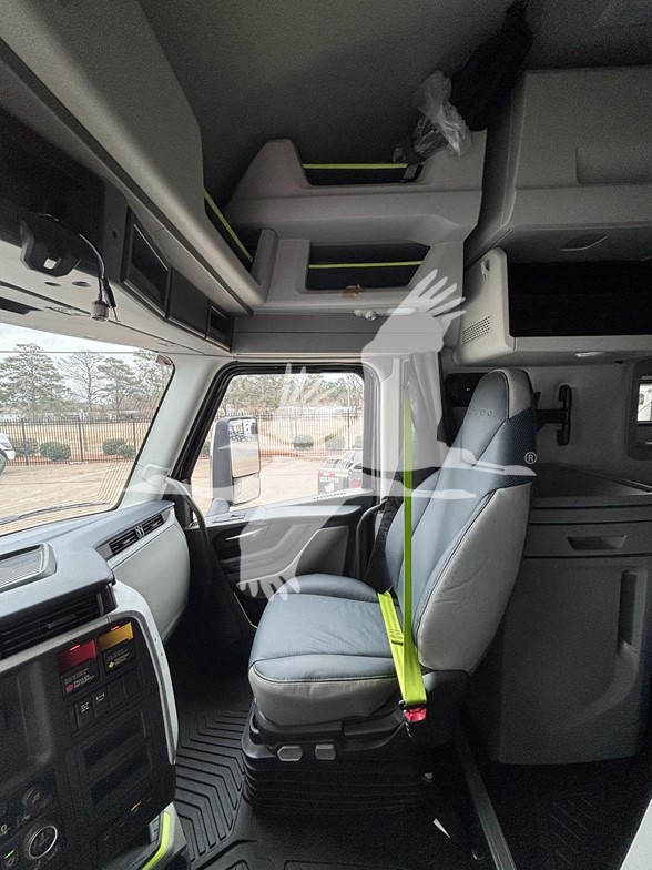 2027 VOLVO VNL64T840 2027 VOLVO VNL64T840 - image 4 of 6